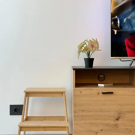 Apartment Modern & Classy For 4 Guests & Parking *